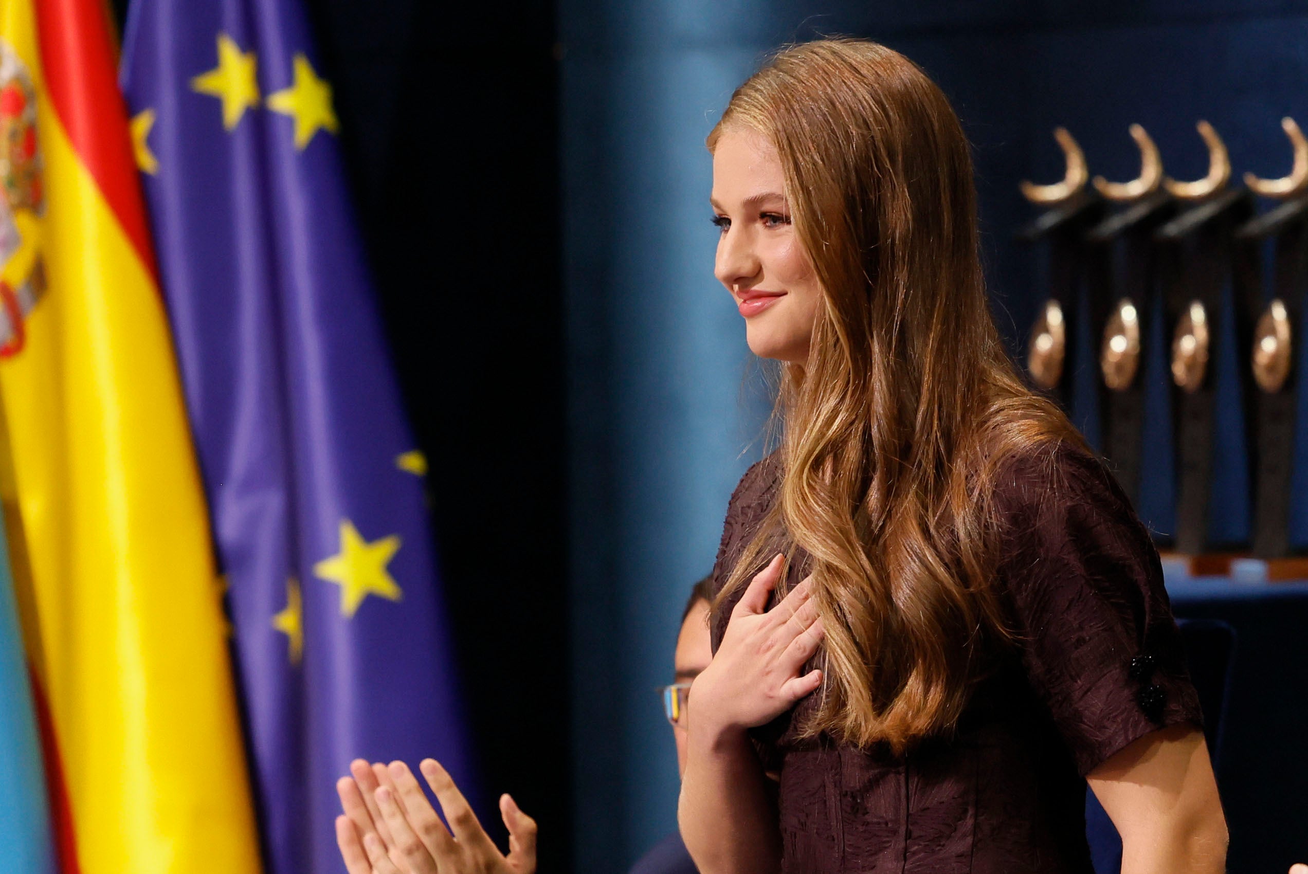 La Princesa Leonor hace una referencia en el acto.