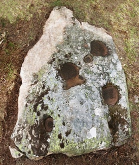 Imagen secundaria 2 - Algunas de las estructuras descubiertas en la montaña palentina