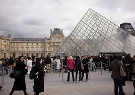 El robo del Louvre se ha convertido en un gran atractivo turístico