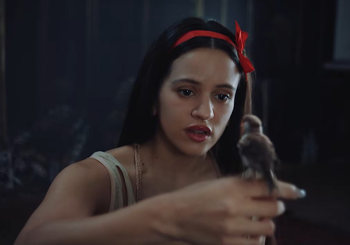 Rosalía, en una escena del videoclip de 'Berghain'