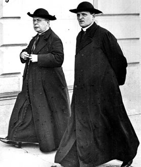 Imagen secundaria 2 - Recortes de ABC y monseñor Vico (izda) en 1912