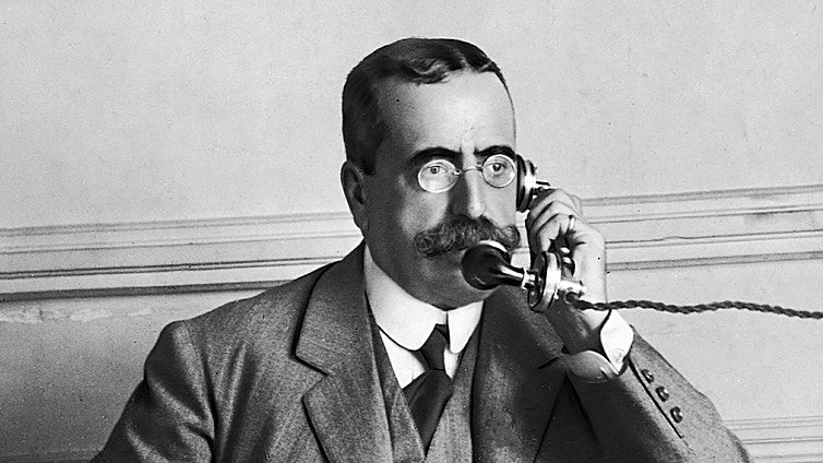 «El Papa no ha muerto»