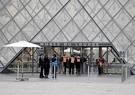 La Policía francesa detiene a otras cinco personas relacionadas con el robo del Louvre