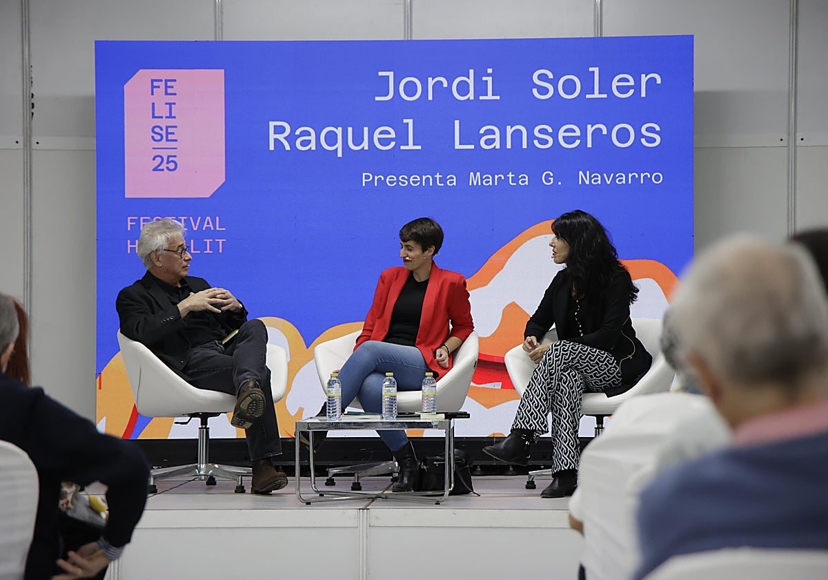 Jordi Soler, Marta G.Navarro y Raquel Lanseros, hablaron de poesía y amor en la Feria del Libro de Sevilla