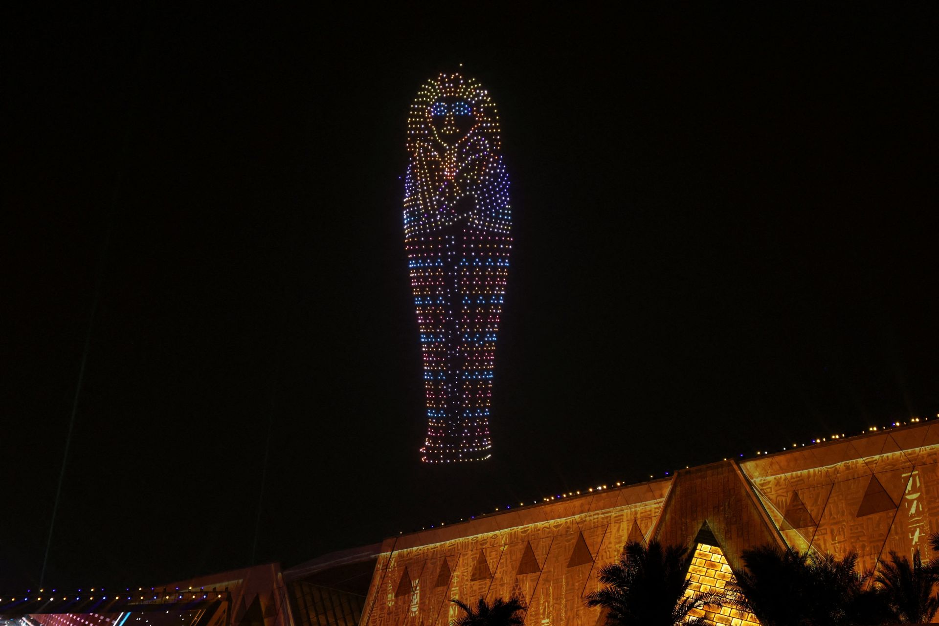 Un sarcófago formado por drones 