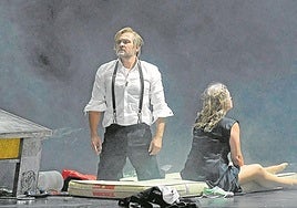 Gustavo Gimeno convierte en un acontecimiento la irrelevante puesta en escena que Cristoph Loy inventa sobre Béla Bartók