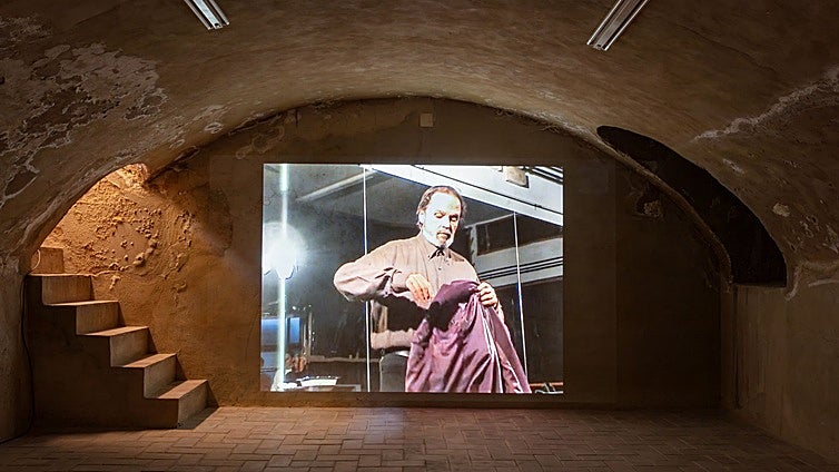 'Bajar la voz', de Miguel Benlloch en el CAAC: llevar en el cuerpo la memoria del ser