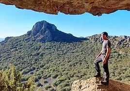 El descubridor de más de 160 nuevas pinturas rupestres en Badajoz