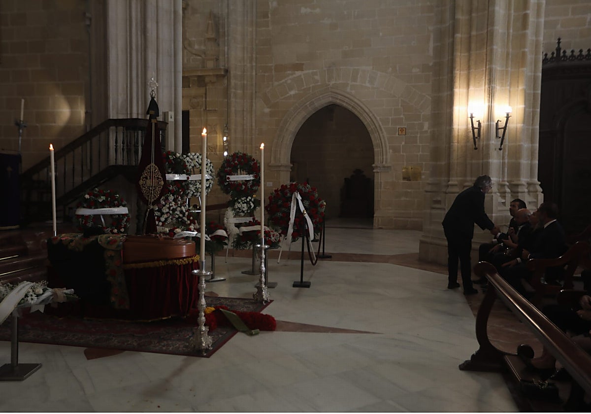 Funeral por Rafael de Paula en la Iglesia de Santiago de Jerez