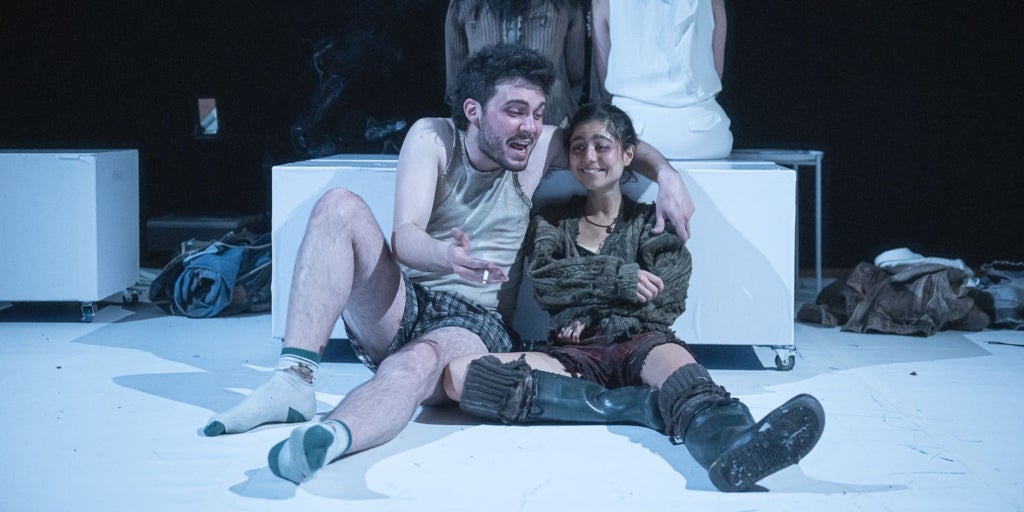 “Tiyatroya psikologdan daha fazla gerçek anlatırız”