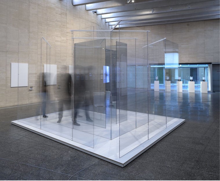 Yoko Ono. 'Laberinto-Asombra'. En su interior hay un retrete