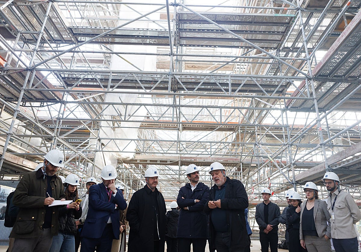 Urtasun visita las obras del Palacio de Cristal