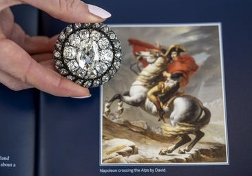 Venta récord por el broche que Napoleón dejó atrás en su huida de Waterloo