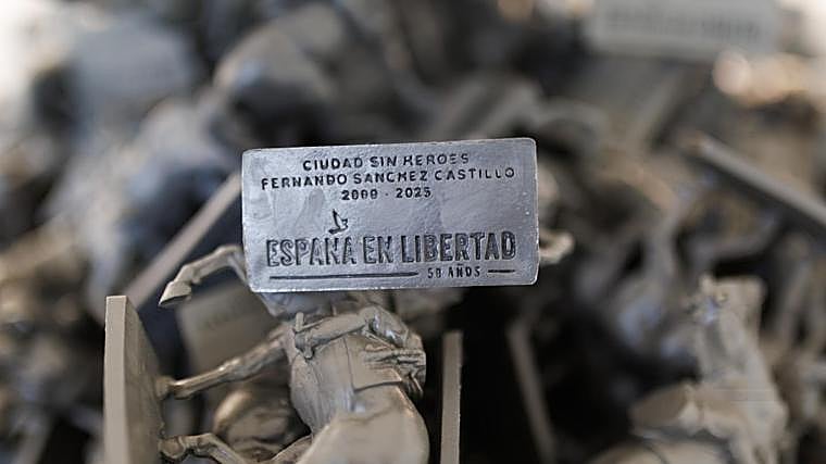 Franco statue for Spaniards to 