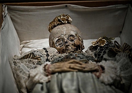 Imagem secundária 1 - Uma das cenas da exposição Múmias, uma menina de Estrasburgo e um homem de Chachapoya.