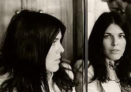 Cecilia y 'Mi querida España' ante el espejo: ¿Un canto a la reconciliación o un dardo al franquismo?