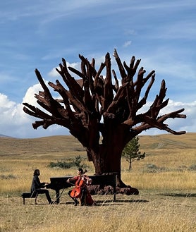 Imagen secundaria 2 - Julien Brocal y Camille Thomas, en el Tippet Art Rise Center de Montana
