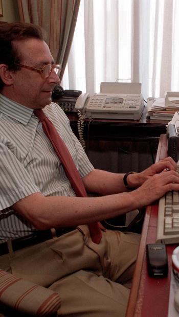 Alfonso Ussía, en su despacho de Madrid