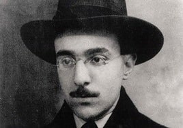 Fernando Pessoa, un genio frustrado, asexual, amante de la astrología y con amigos invisibles desde la infancia
