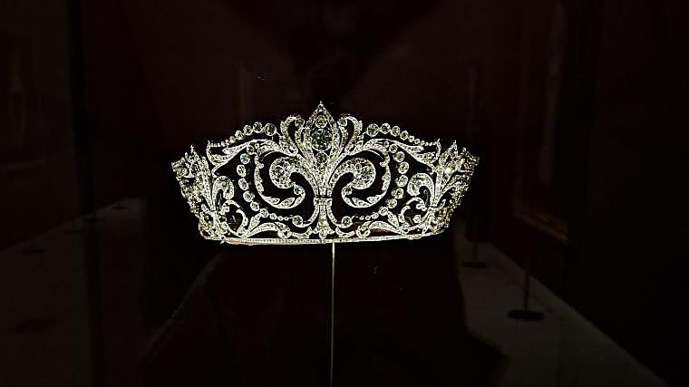 La diadema de la flor de lis