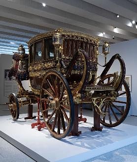 Imagem secundária 2 – Salas da exposição Victoria Eugenie na galeria Royal Collections.