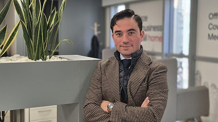 Imanol Sánchez, en su faceta de empresario en la oficina