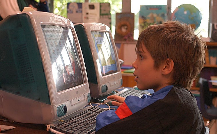 Imagen principal - Arriba, fotograma de 'Boyhood', de Linklater; abajo, una escena de 'The Florida Project', de Sean Baker. En último lugar, Martin Scorsese riéndose de Hollywood en la serie 'The Studio?