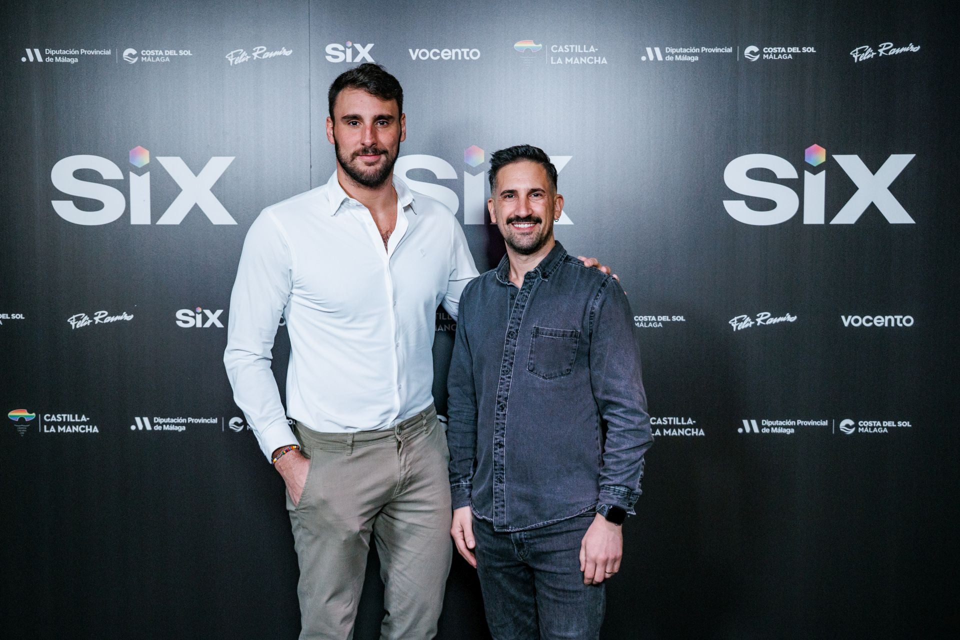 Víctor Gutiérrez, secretario LGTBI del PSOE; y Javier Aunión, concejal de Servicios Sociales, Igualdad y Seguridad Ciudadana.