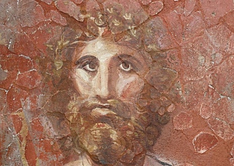 Imagen secundaria 1 - Estancia de la Casa de los Grifos con los fragmentos de pintura mural recolocados en su posición original. Abajo, detalle de Júpiter y de los cisnes de los interpaneles