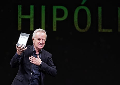 Secondary image 1 - Family photo of the winners, Carlos Hipólito and Belén Rueda