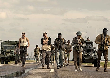 Imagen secundaria 1 - Fotogramas de 'Warfare', 'La larga marcha' y 'Weapons'