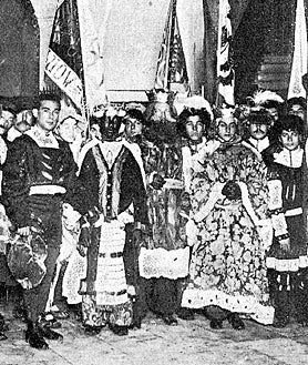 Imagen secundaria 2 - Relicario de los Reyes Magos en Colonia, atribuido al orfebre Nicolás de Verdún, sepulcro de la basílica de San Eustorgio de Milán y cabalgata de Sevilla de 1918
