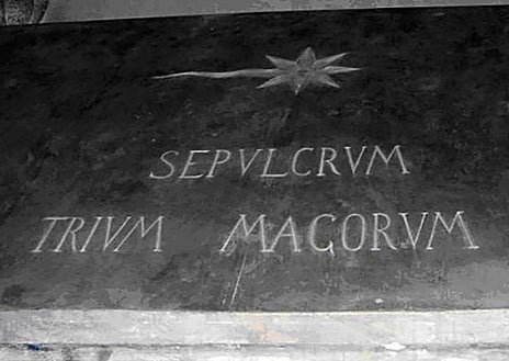 Imagen secundaria 1 - Relicario de los Reyes Magos en Colonia, atribuido al orfebre Nicolás de Verdún, sepulcro de la basílica de San Eustorgio de Milán y cabalgata de Sevilla de 1918