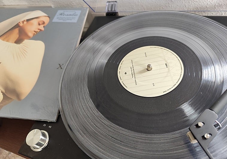El furor 'vintage' por Rosalía: 'Lux', el vinilo más vendido del año en España en tiempo récord