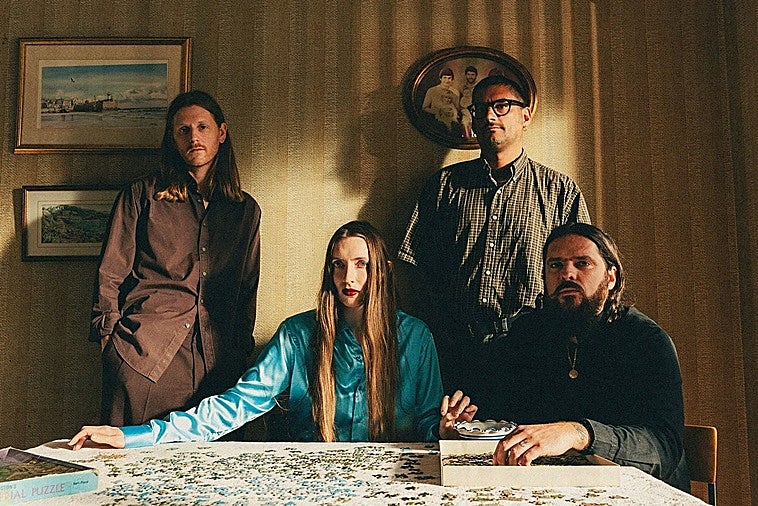 Discos de la semana: la cara de The Cribs y la cruz de Dry Cleaning