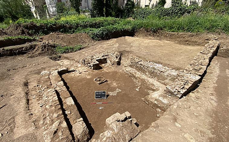 Imagen principal - Detalles del yacimiento