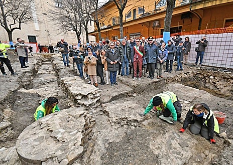 Imagem Secundária 1 – Escavação da Basílica Vitruviana.