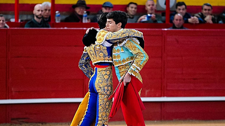 Julio Méndez brinda a Sergio Rollón