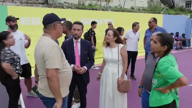 Explosivo arte del colectivo español Boa Mistura revitaliza una cancha de fútbol en Panamá