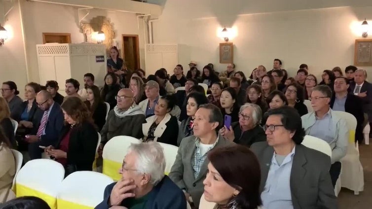 El pintor ecuatoriano Olmedo Quimbita inaugura una muestra de arte en Quito