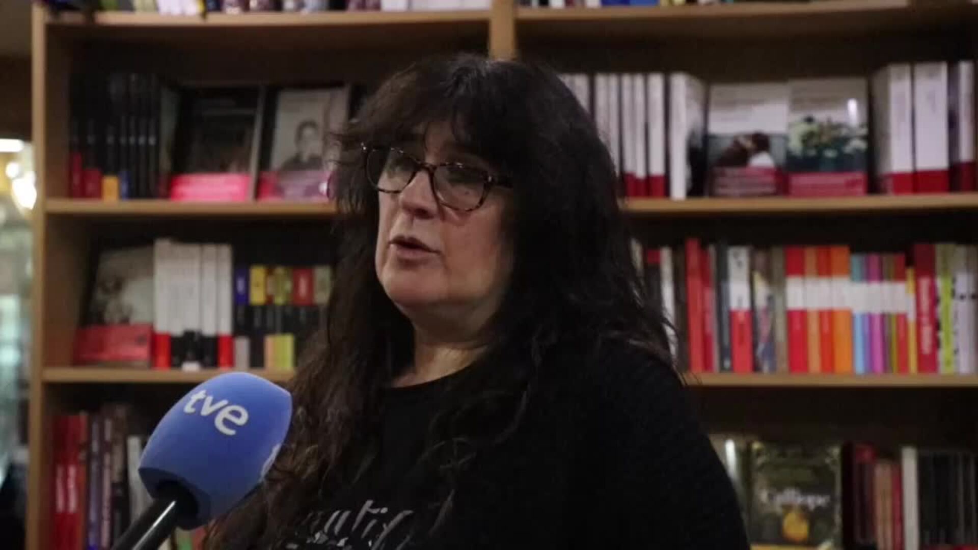 La librería Balmes, con 155 años de historia, sigue atendiendo a sus clientes en Lugo