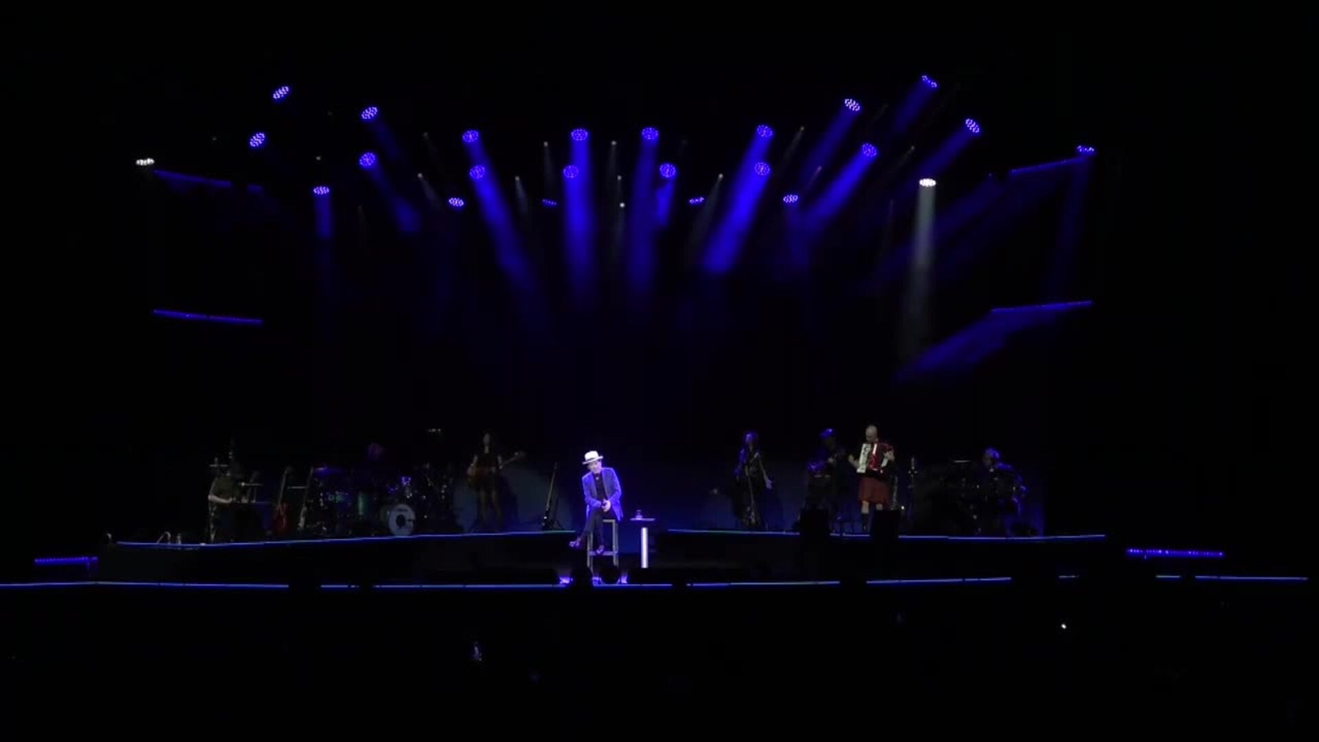 Joaquín Sabina pone de pie al Madison Square Garden con poca voz pero mucha emoción