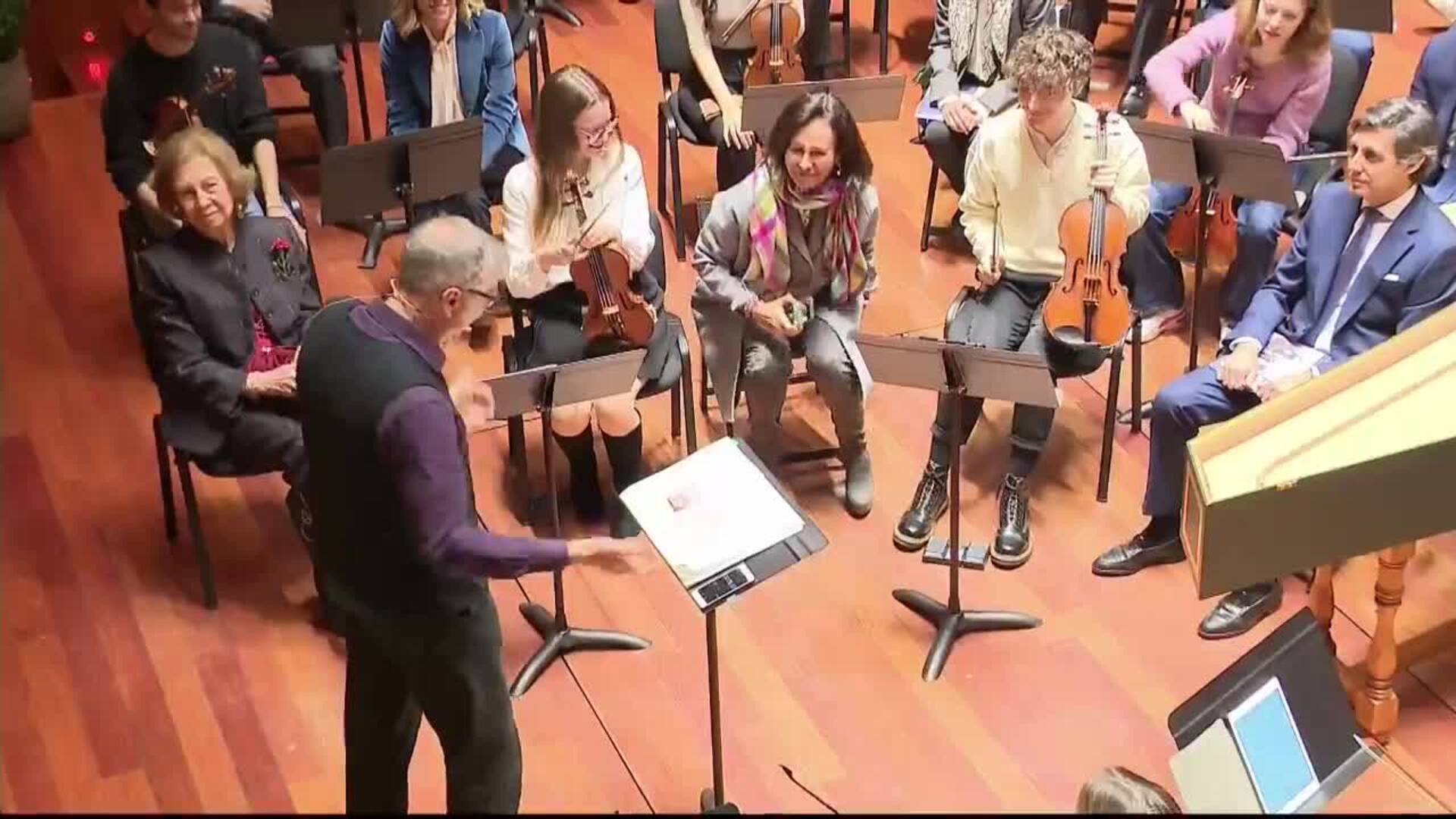 Doña Sofía asiste a un ensayo de la orquesta de la Escuela Reina Sofía