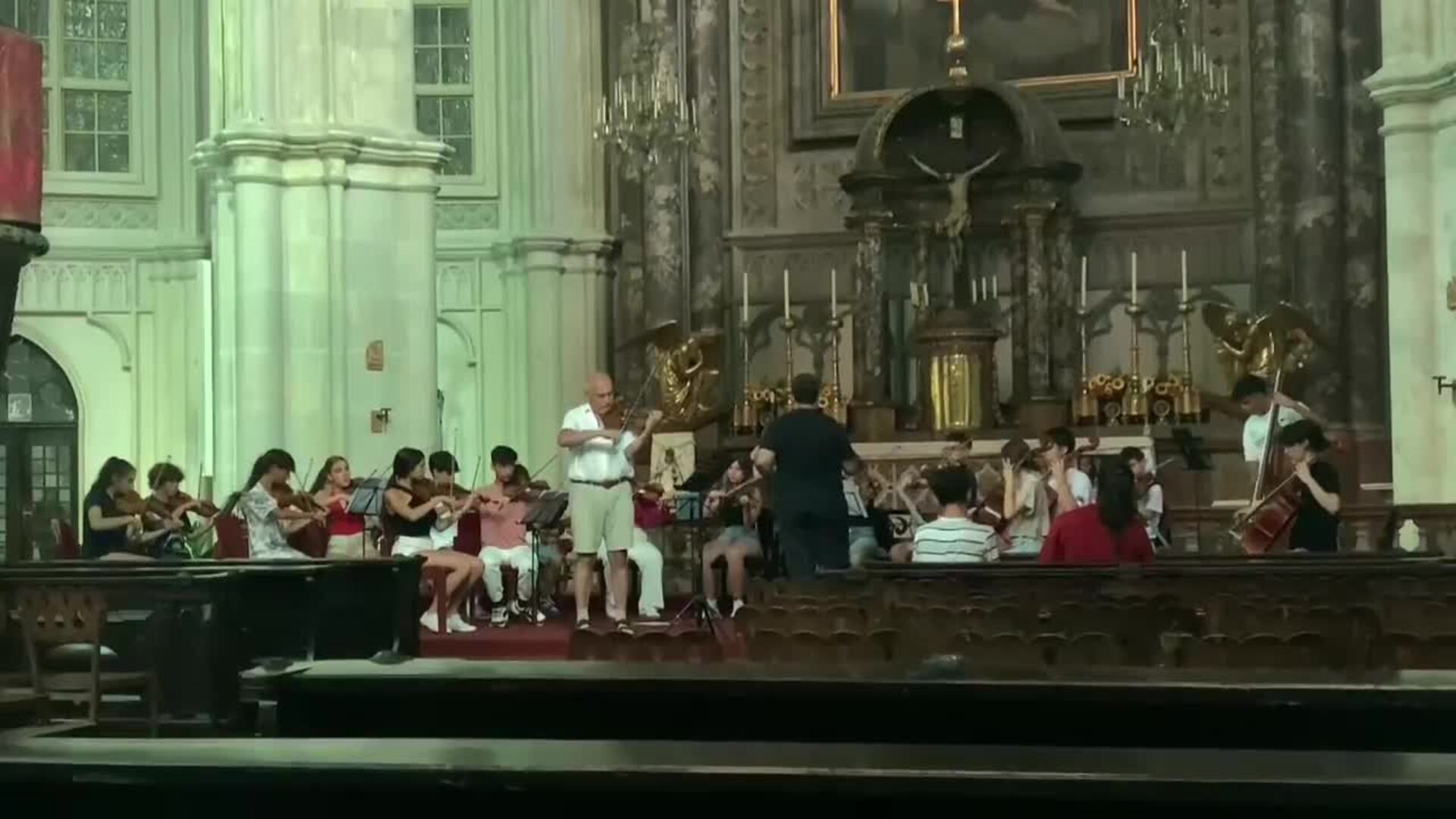 Manuel Tévar y la orquesta Atlántida Youth rinden homenaje a la música espiritual en Viena