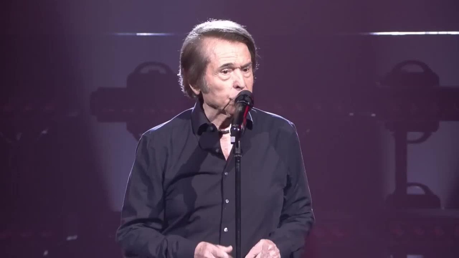 Raphael ofrece el primero de sus tres conciertos en el Teatro de la Zarzuela de Madrid