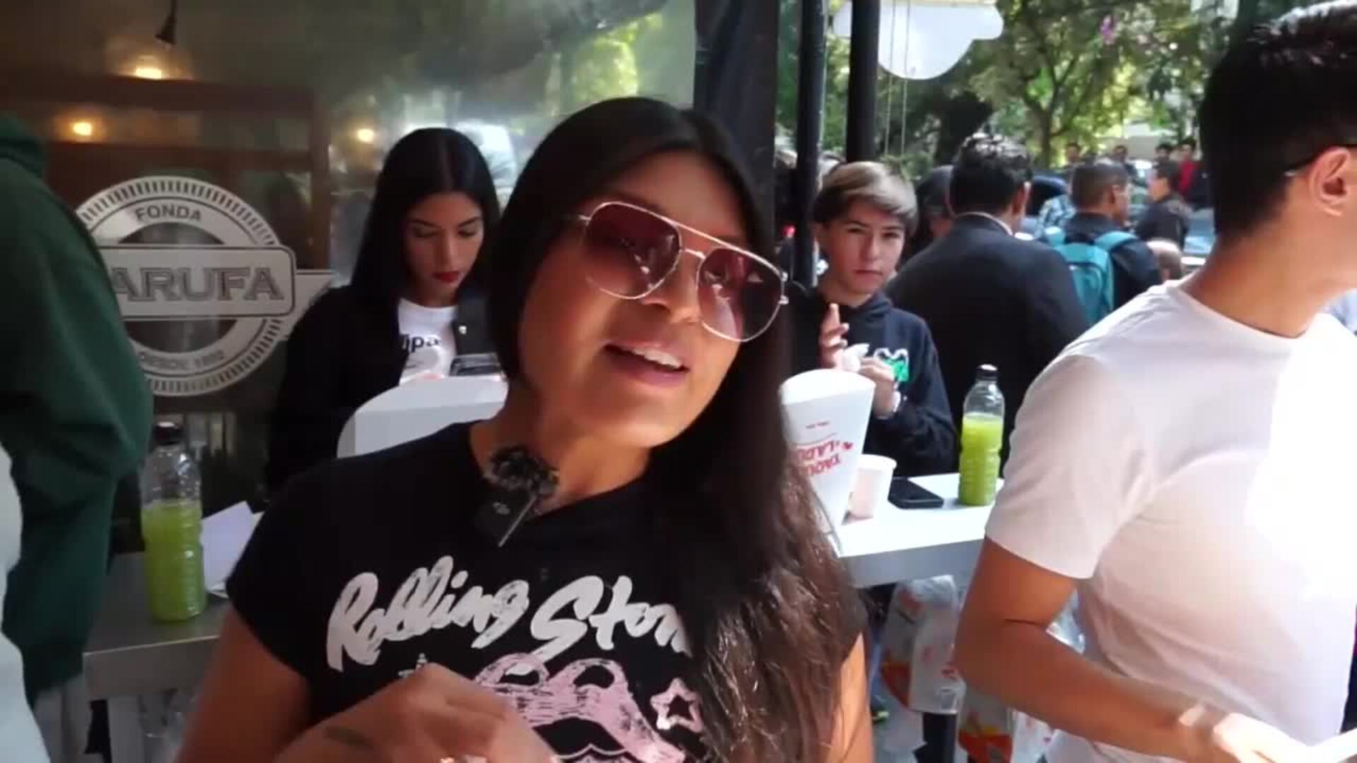 Los fans mexicanos de Dua Lipa celebran la apertura temporal de la “Taquería La Dua”