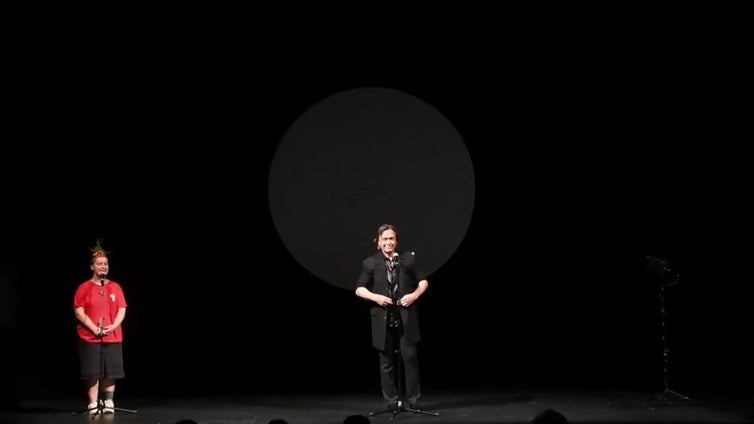 Las sombras de Hans Davis ponen la magia a un soleado Titirimundi