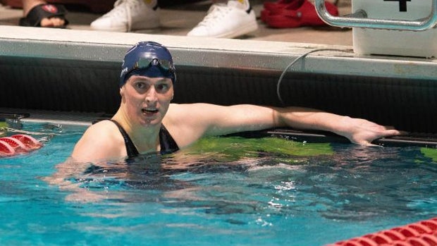 La piscina ahoga a las transgénero