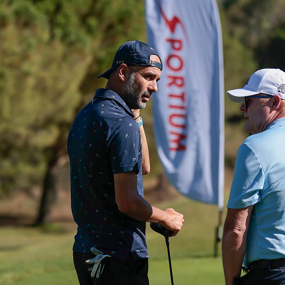 Koeman elogia a Bartomeu y pasa de Laporta en su torneo benéfico de golf