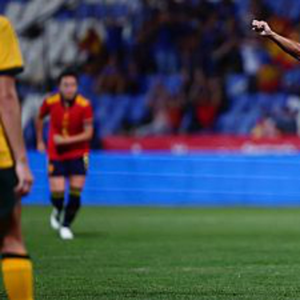 España supera su depresión y golea a Finlandia con sufrimiento inicial